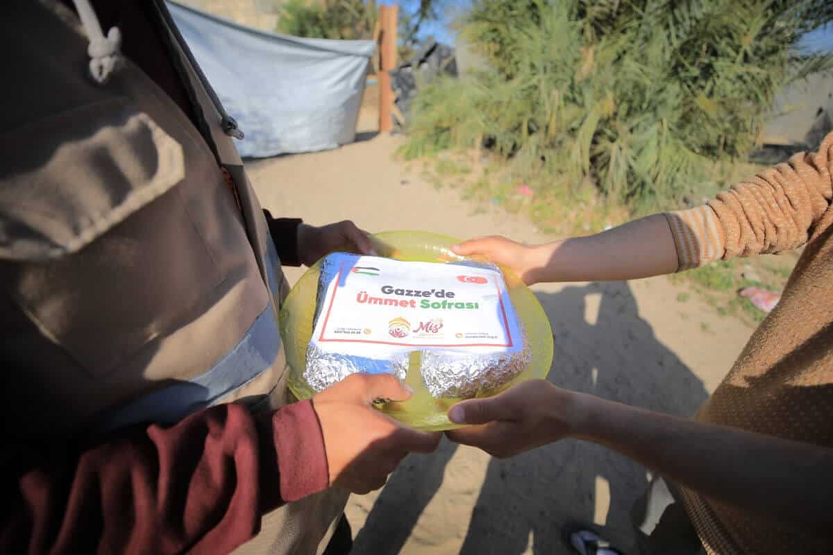 Gazze'de iftarlıklar umut oluyor